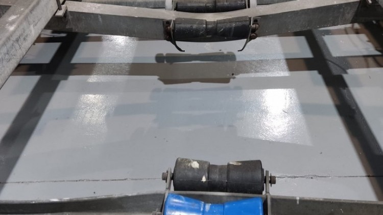 Atrelado de duplo eixo