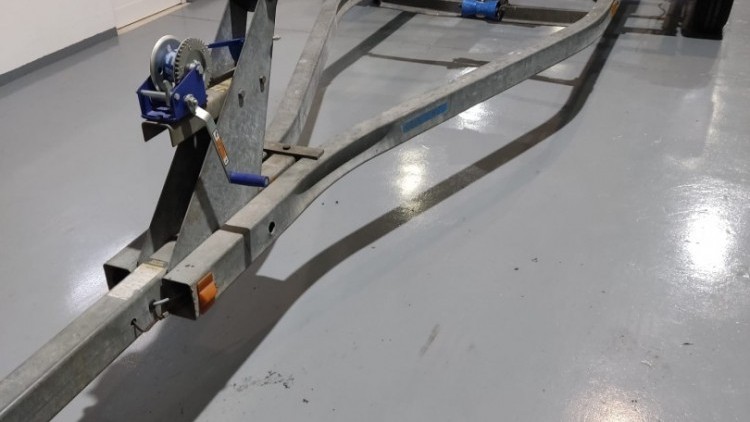 Atrelado de duplo eixo