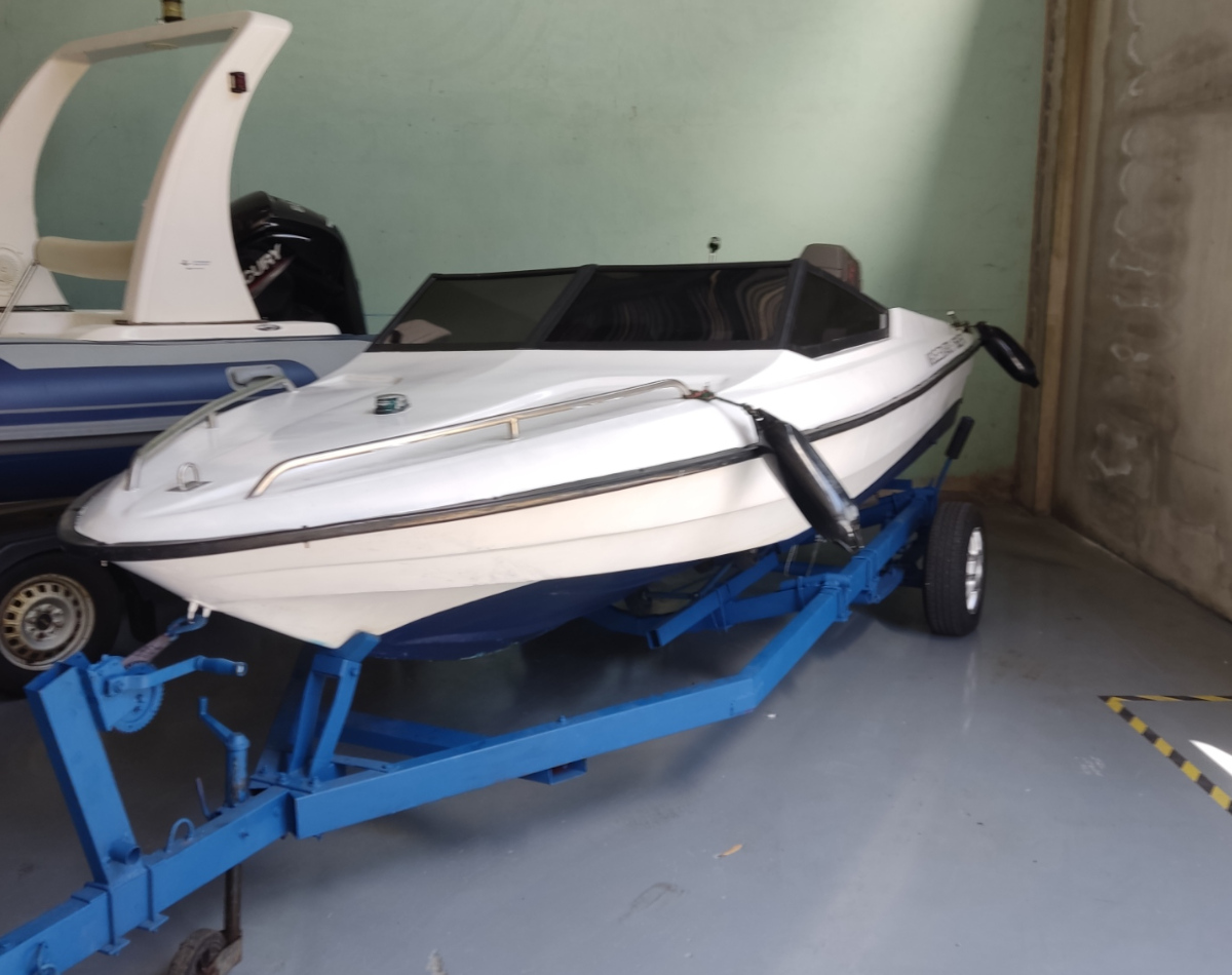 Estibordo Veloz - Serviço de Armazenamento de Embarcações